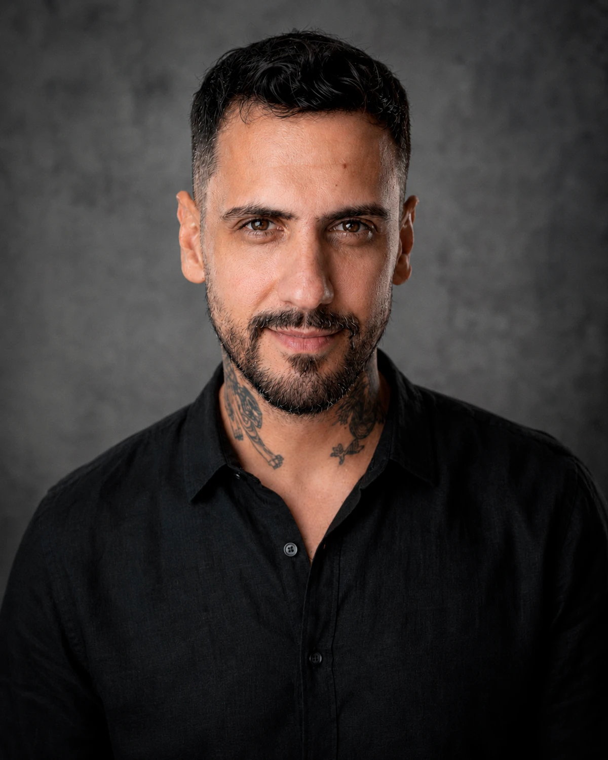 Guille, profesor de canto y vocal coach, dando una clase